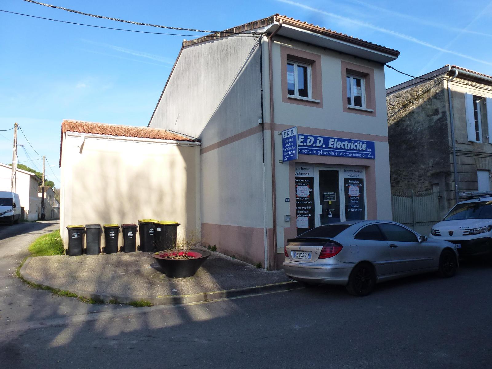 Premises 120m² — Moulon