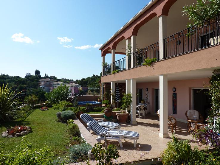 Location Appartement � MANDELIEU