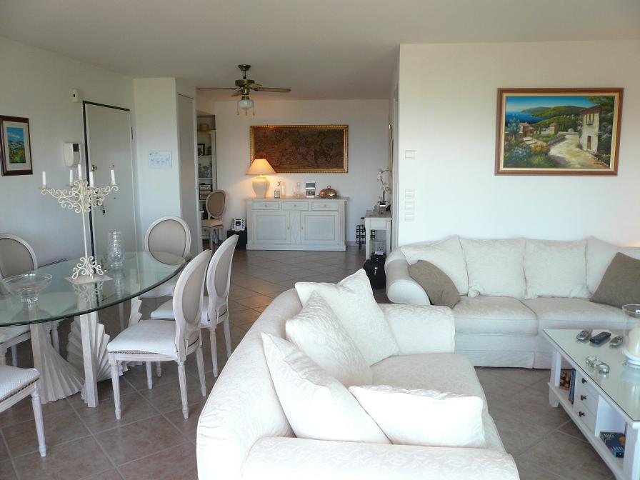 Location Appartement � MANDELIEU