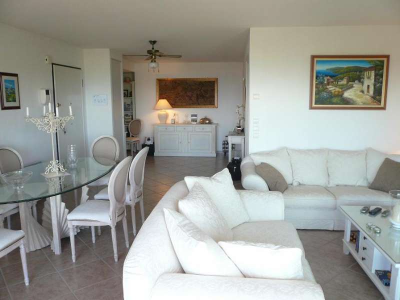 Location  Appartement  �  MANDELIEU